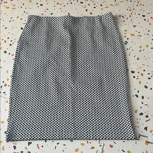 🎉 Host Pick 🎉 LOFT Black and White Honeycomb Pencil Skirt